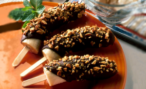 Read more about the article Chocolate-Dipped Frozen Bananas