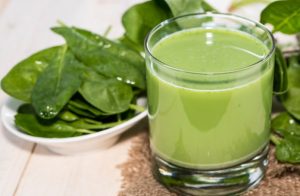 Read more about the article Fight Bad Breath Naturally With This Green Drink