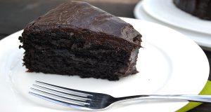 Read more about the article Mouthwatering Eggless And Butterless Avocado Chocolate Cake Recipe