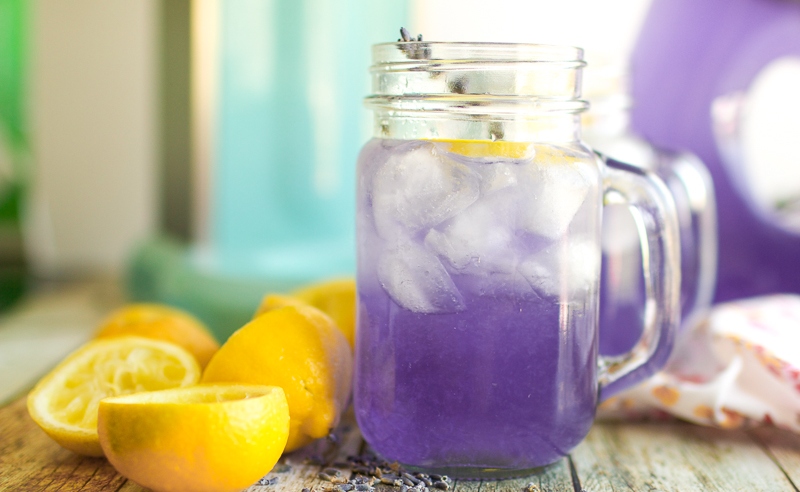 You are currently viewing How to Make Lavender Lemonade To Help With Headaches and Anxiety