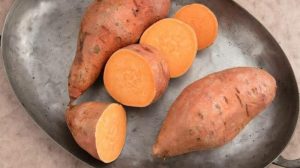 Read more about the article Sweet Potatoes Have Twice the Fiber, Twice The Calcium And Vitamin A Than White Potatoes