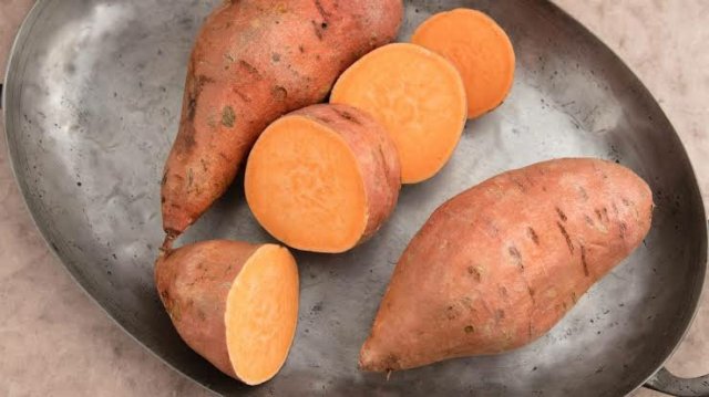 You are currently viewing Sweet Potatoes Have Twice the Fiber, Twice The Calcium And Vitamin A Than White Potatoes