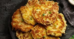 Read more about the article Fluffy Garlic Cauliflower Mashed Potato Cakes Recipe