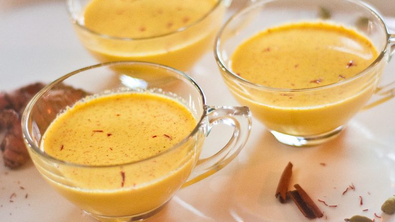 You are currently viewing Golden Milk Recipe – Secret Of The Ancient Indian Medicine